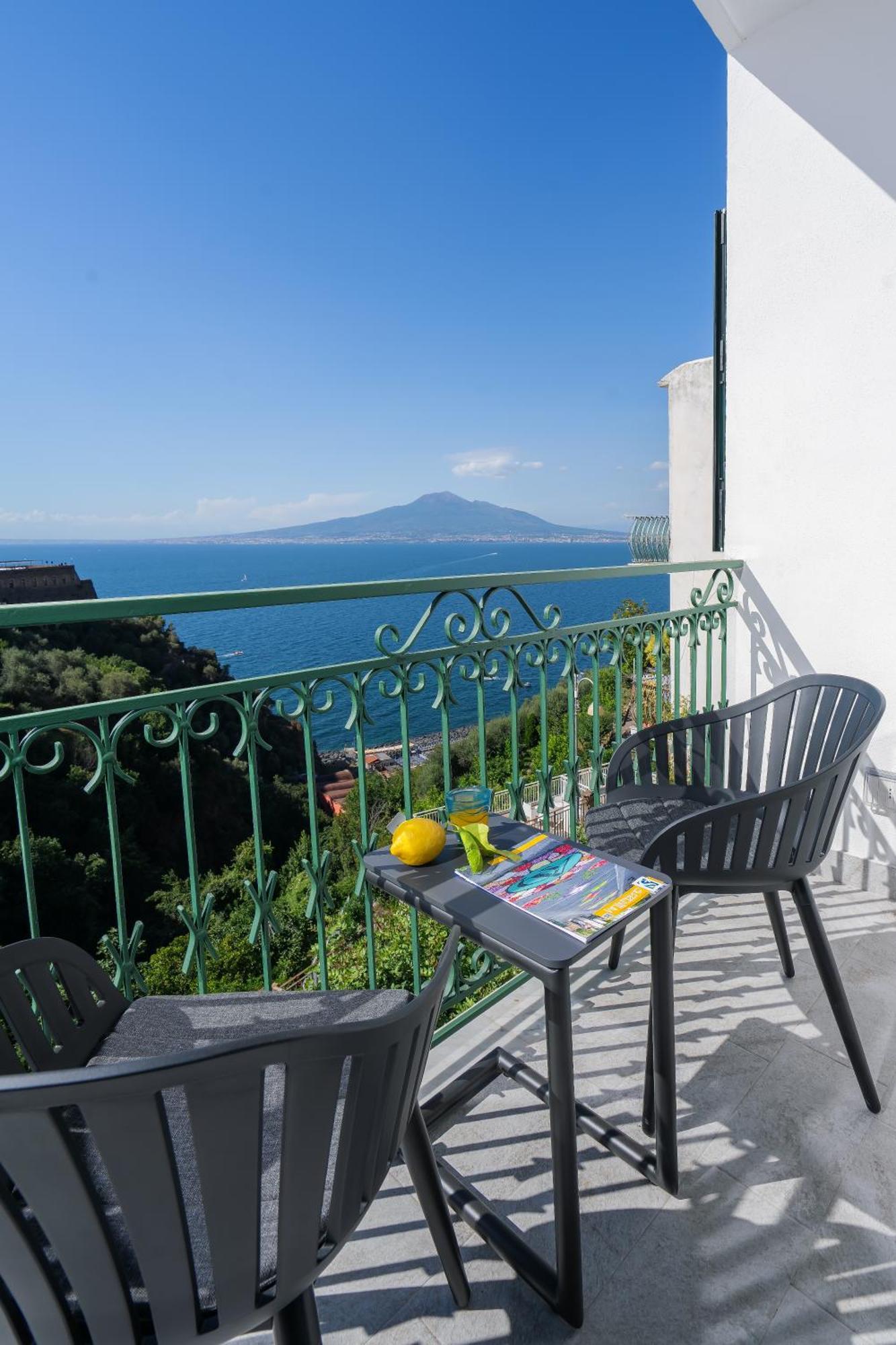 Sea View Deluxe *